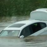 ¿Qué hacer para salir de un coche que se hunde en el agua?.